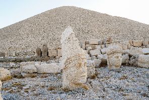 Месопотамия - мистериите на изтока и планината Немрут